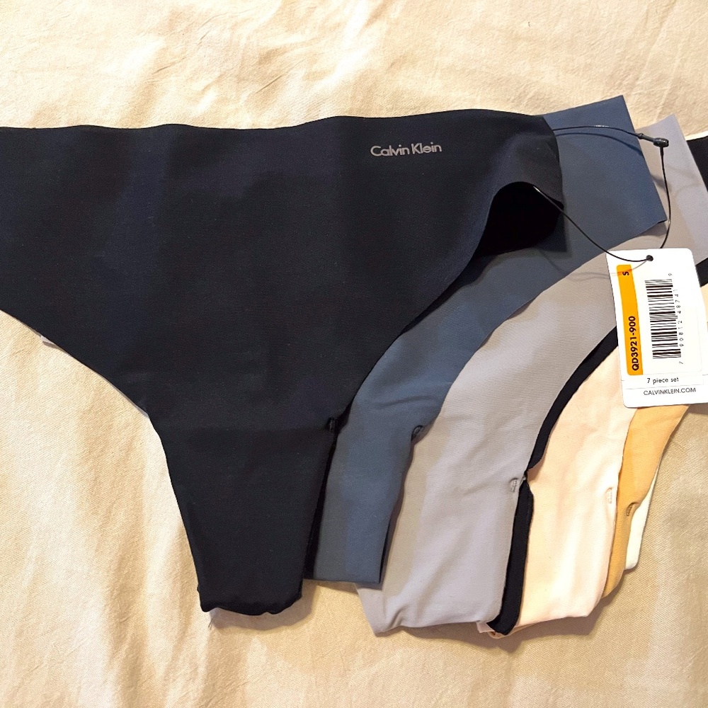 Calvin Klein Invisible Seamless Thongs 7- Pack NWT